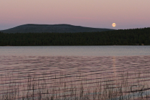 järvi, tunturi, ja kuu
